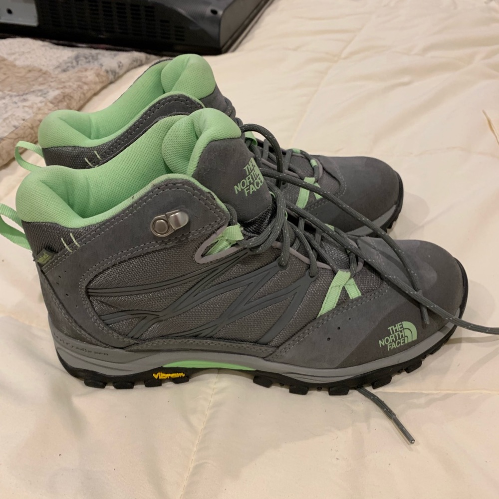North Face Hiking or Winter Boots BRAND NEW size 9